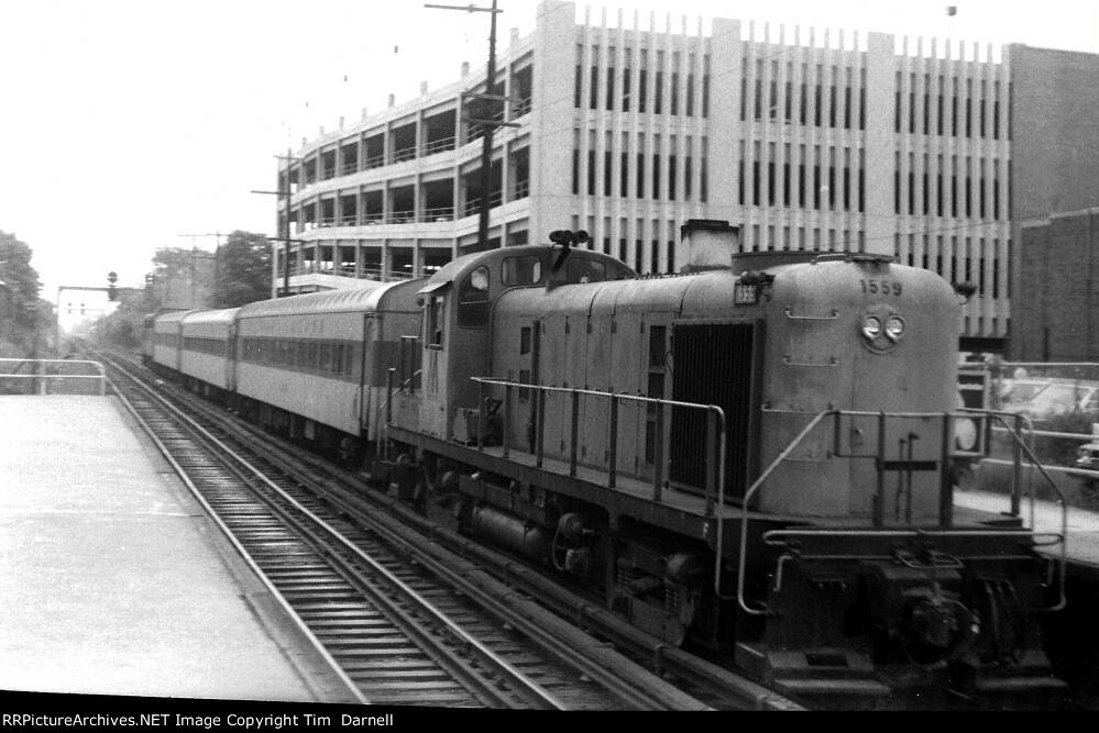 LI 1559 pushes Oyster Bay train west